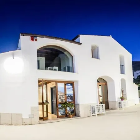 Bed & Breakfast Borgo Marino 3*