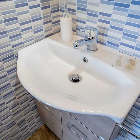 Borgo Marino Nocleg ze śniadaniem 3*